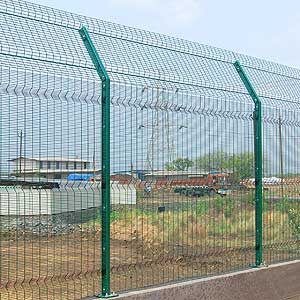 Заграждение из сетчатых панелей «ЗаборМеталл» и козырьковое ограждение из сетчатых панелей — типовой проект