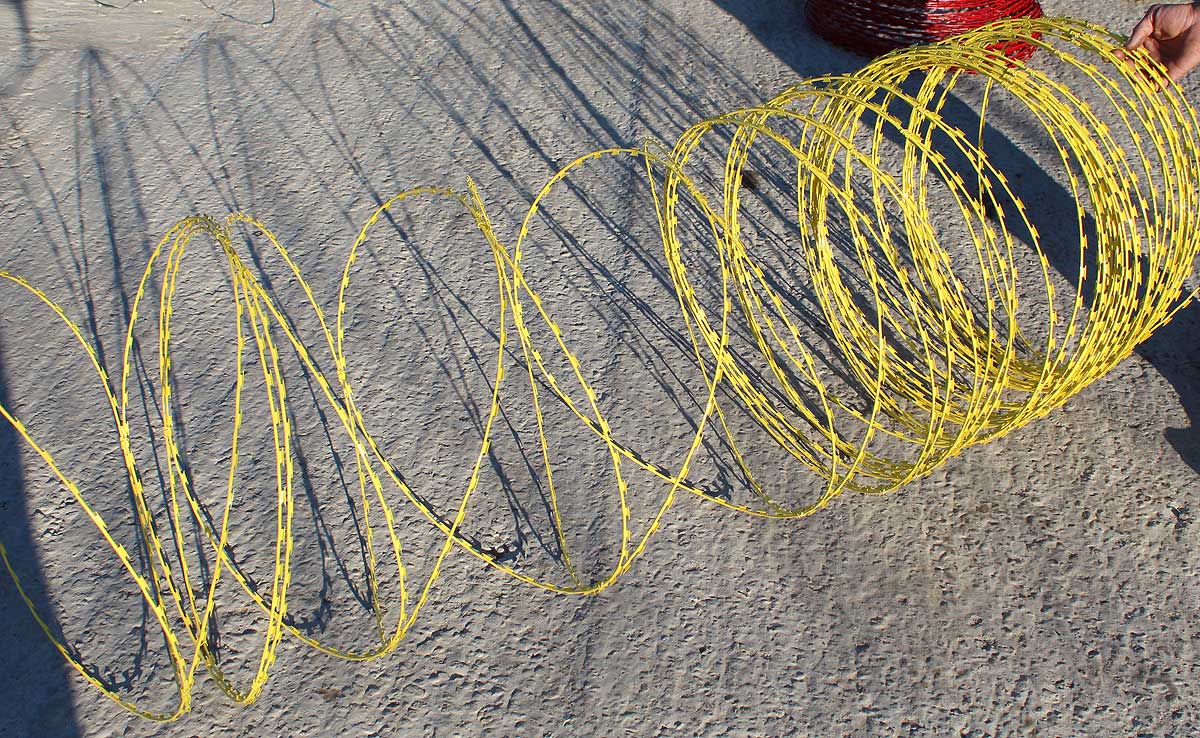 Цветные охранные ограждения, производимые компанией ЗаборМеталл