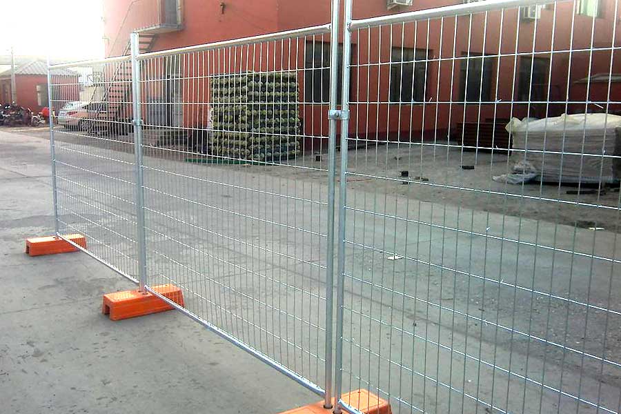 Секционные мобильные заграждения