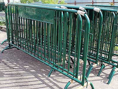 Фан-барьеры (мобильные заграждения)