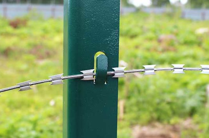 Металлическая стойка оградительного забора ОЗ-288