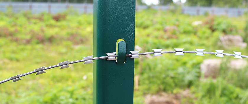 Металлическая стойка оградительного забора ОЗ-288