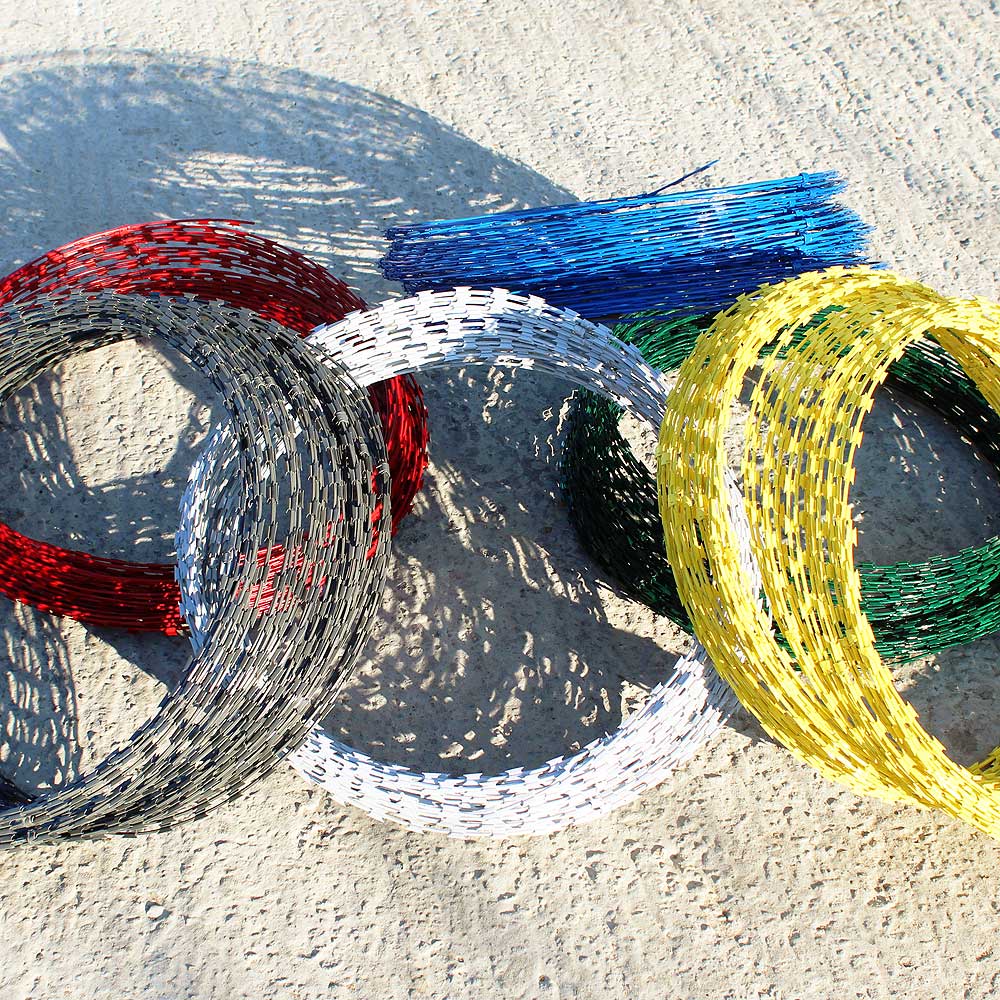 Окрашенная армированная колючая лента АКЛ