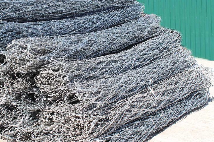 Плоское колючее сетчатое заграждение ПКЛЗ