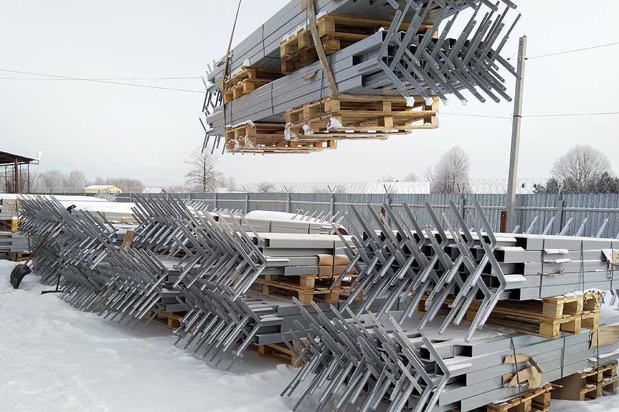 Столбы для заграждений и заборов