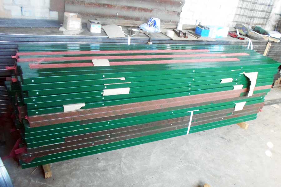 Столбы для заграждений и заборов