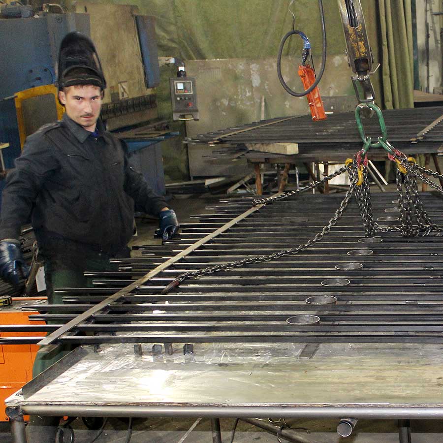 Производство декоративных металлических заборов
